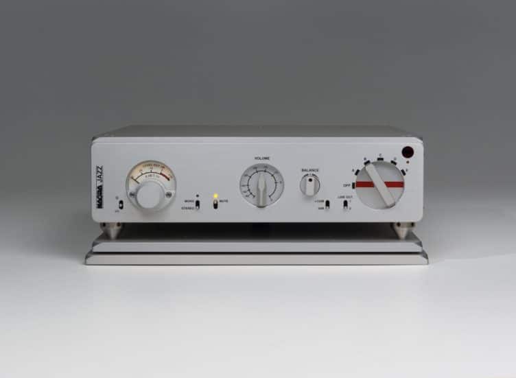 Nagra Jazz Preamplifier tube valve front modulometer peclette switch selector